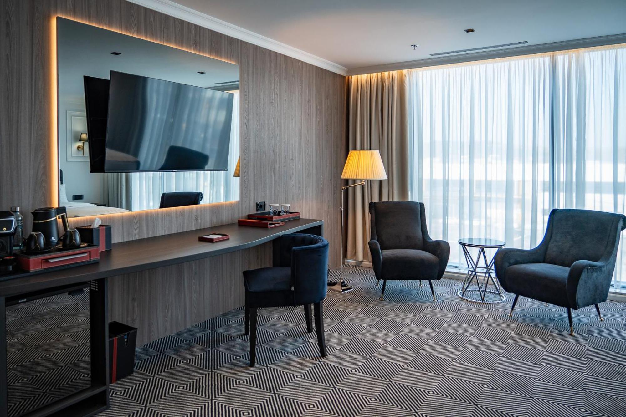 Sky Airport Hotel Cluj-Napoca Eksteriør bilde